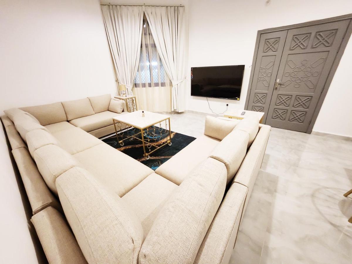 Moods Holiday Homes Ал Айн Екстериор снимка