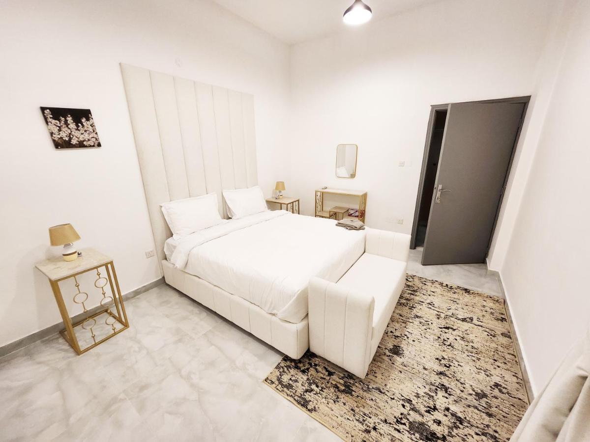 Moods Holiday Homes Ал Айн Екстериор снимка