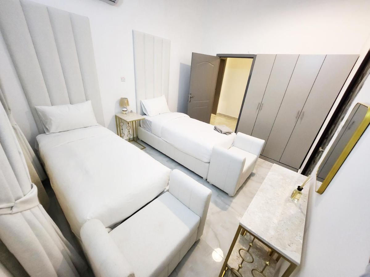 Moods Holiday Homes Ал Айн Екстериор снимка