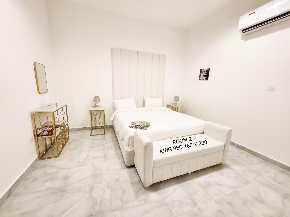 Moods Holiday Homes Ал Айн Екстериор снимка