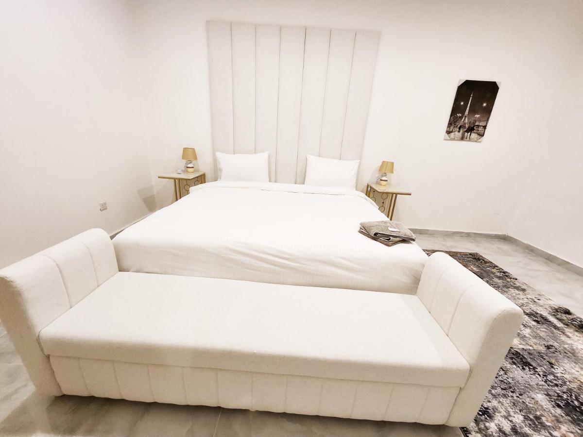 Moods Holiday Homes Ал Айн Екстериор снимка