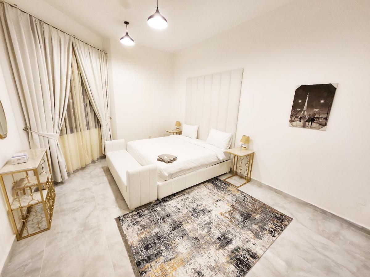 Moods Holiday Homes Ал Айн Екстериор снимка