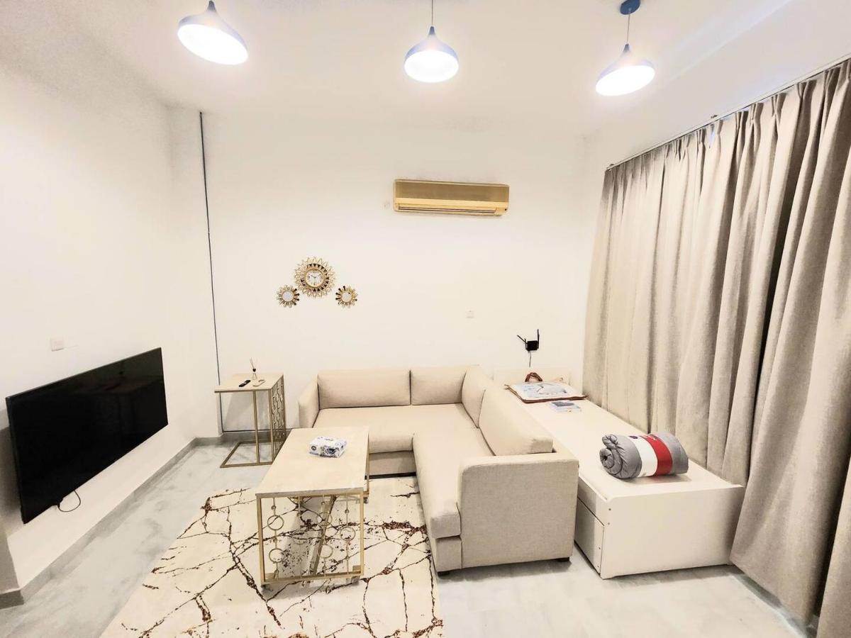 Moods Holiday Homes Ал Айн Екстериор снимка